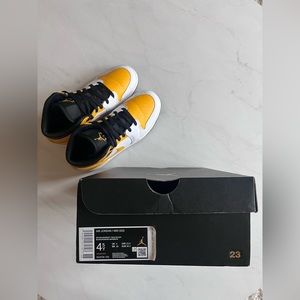 Air Jordan 1 Mid (GS)